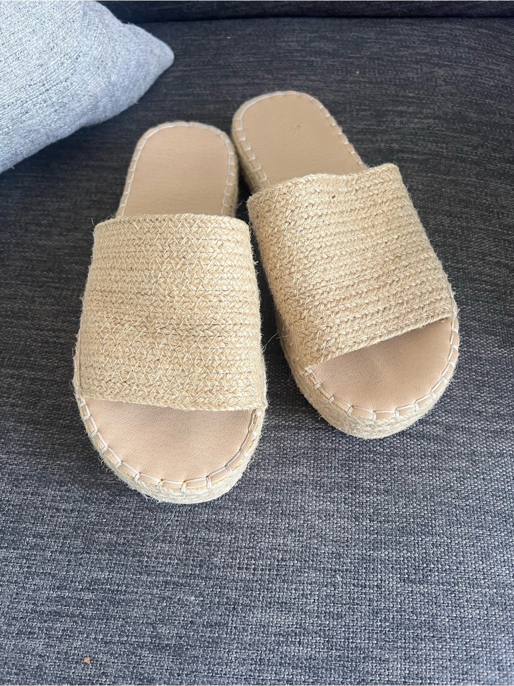 Women’s Neutral Beige Sandal Heel platform Size 8.5